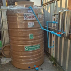 แทงค์น้ำ ถังเก็บน้ำบนดิน PE 1000 ลิตร Safe รุ่น GN1000SA และ เครื่องกรองน้ำสแตนเลส 2 ท่อ Maktang รุ่น SUS-2 ถังเก็บน้ำวัสดุ Polyethylene Food Grade 100% ได้มาตรฐาน มอก. 816-2556 เกลียวท่อทองเหลือง พร้อม เครื่องกรองน้ำ ระบบกรองเรซิ่นและคาร์บอนกัมมันต์ กำจัดน้ำกระด้างและกลิ่นคลอรีน